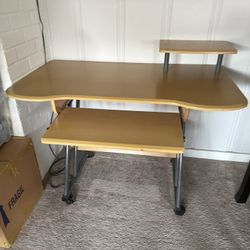 Compact desk 