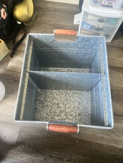 STORAGE ORGANIZER with wheels