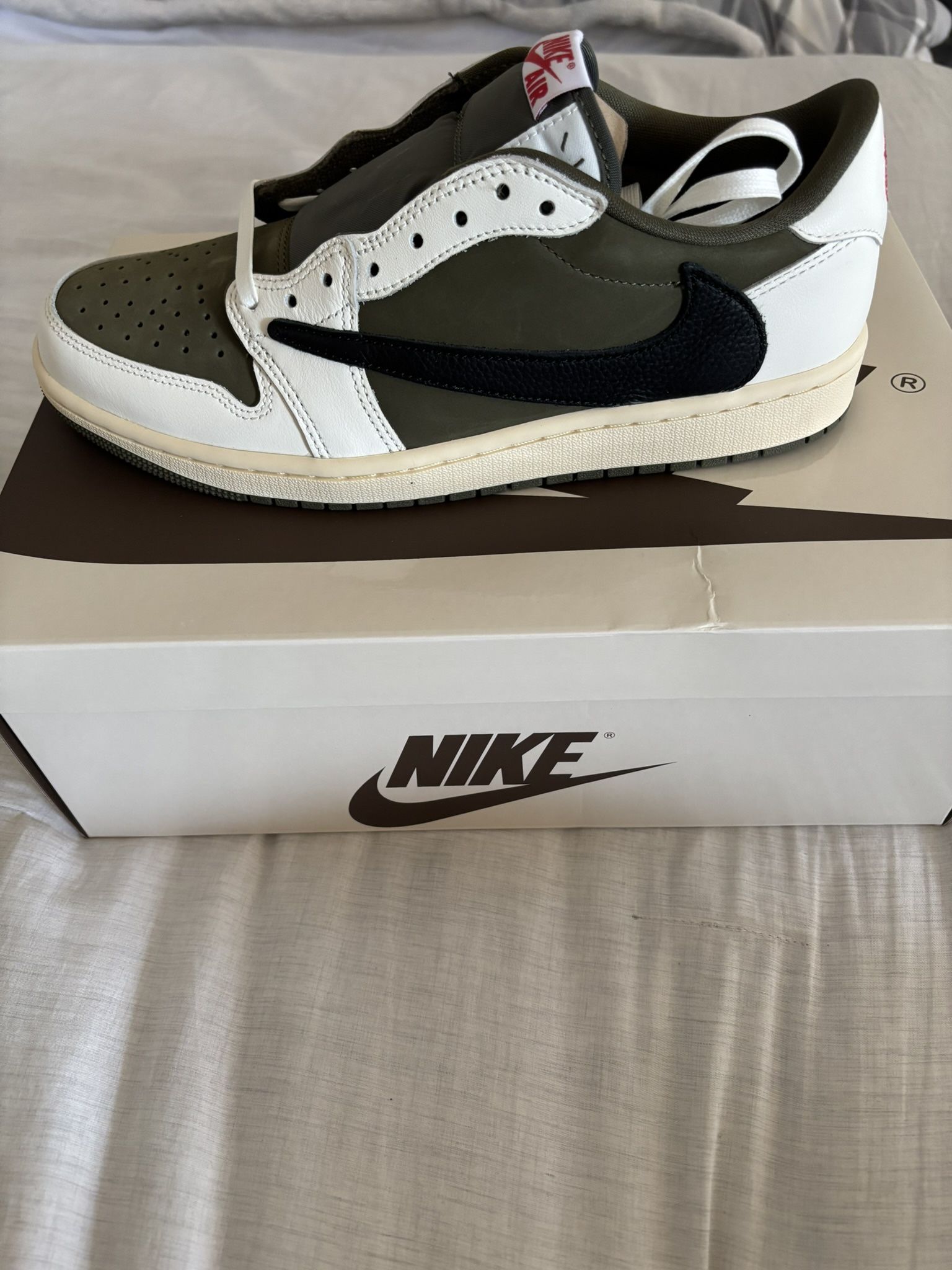 Travis Scott Medium Olive 