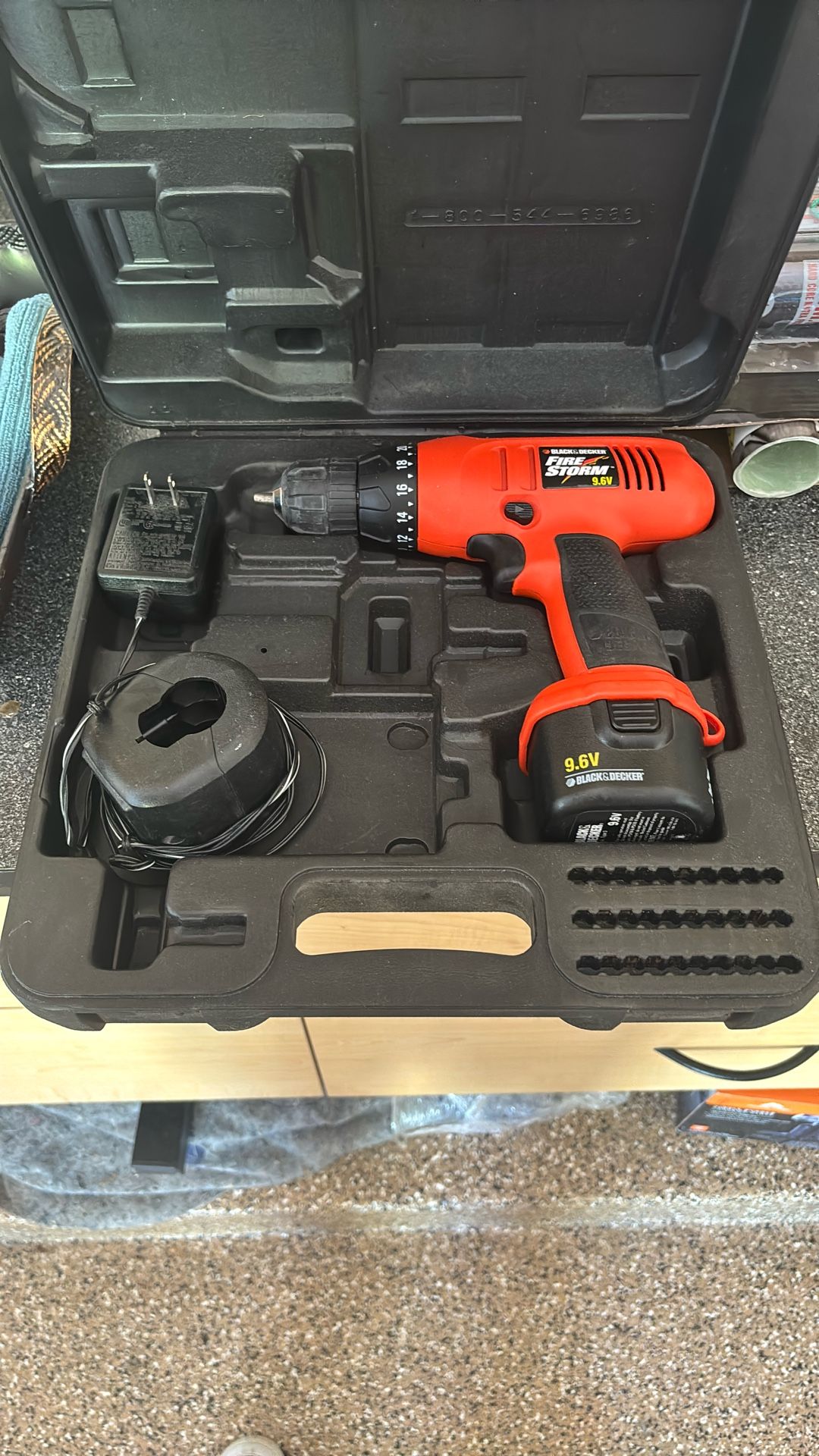9.6 V Black & Decker drill