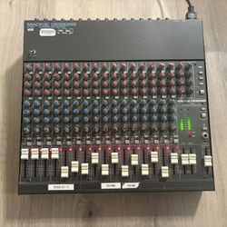 Mackie CR1604-VLZ 16-Channel Mic / Line Mixer