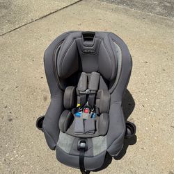Nuna Rava baby toddler car seat