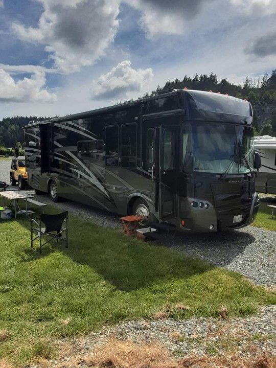 2006 Gulf Stream Tourmaster with Tow Jeep