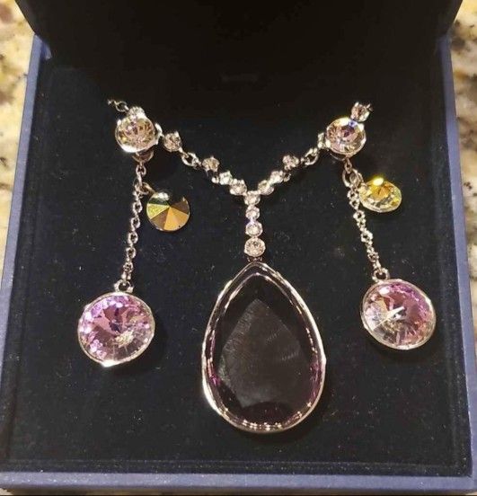 Swarovski Crystal Necklace And Earrings Set