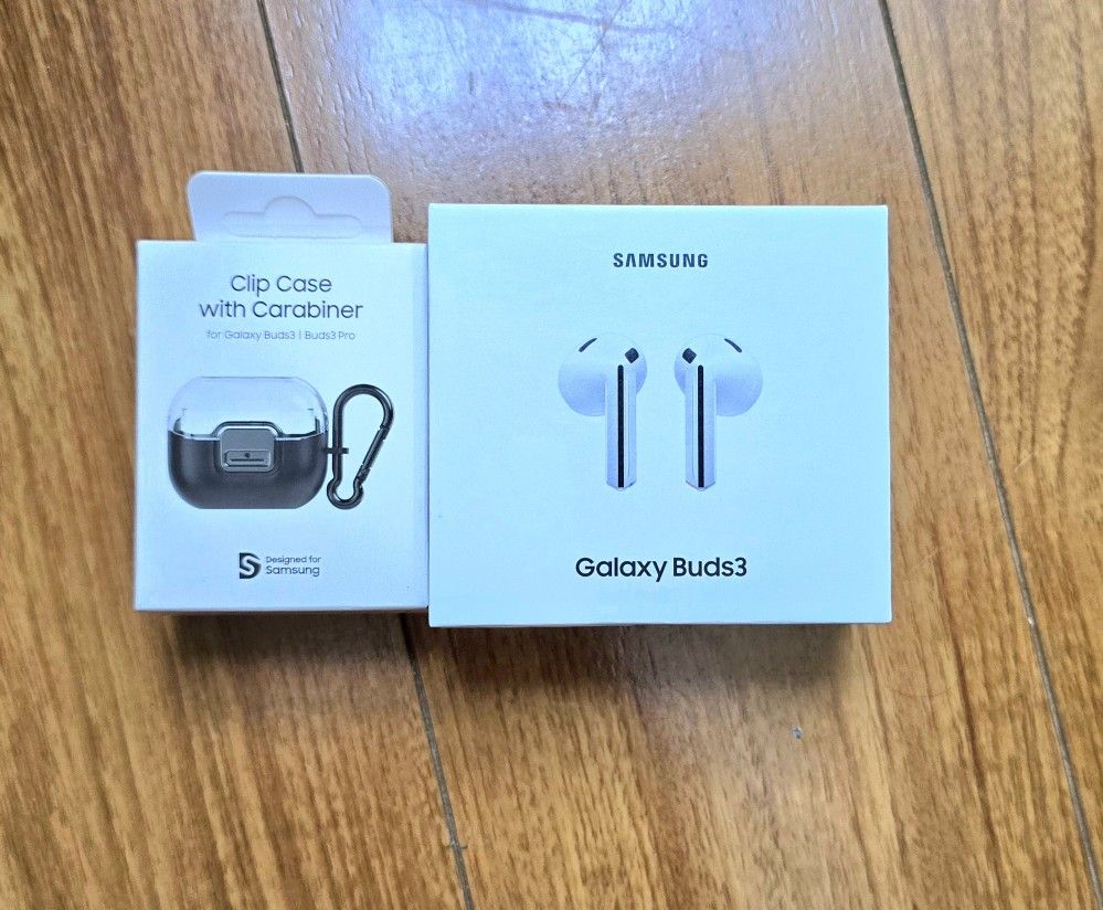New Sealed Samsung Galaxy Buds 3 with Clip Case - White