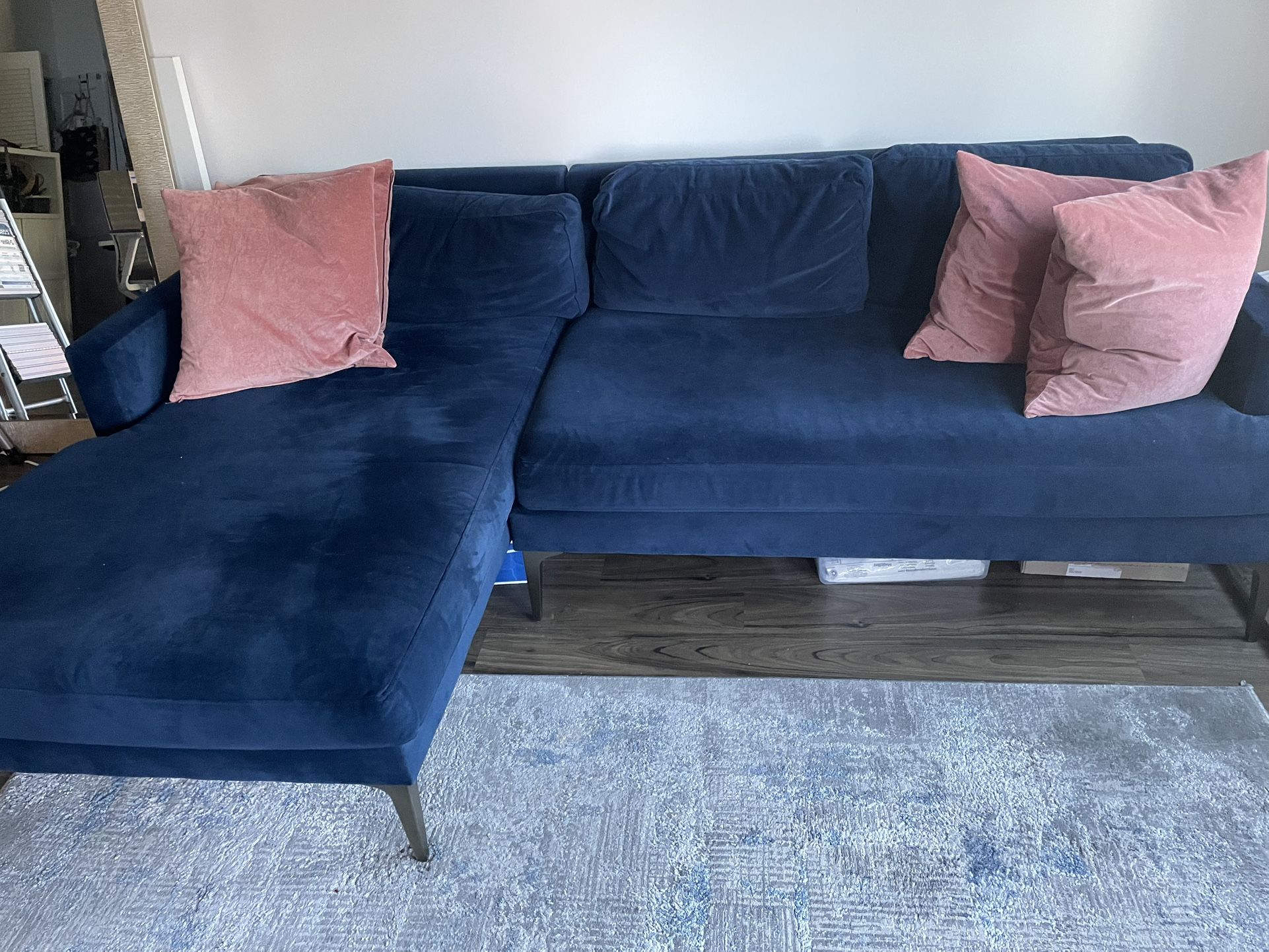 Andes 2-Piece Chaise Sectional 