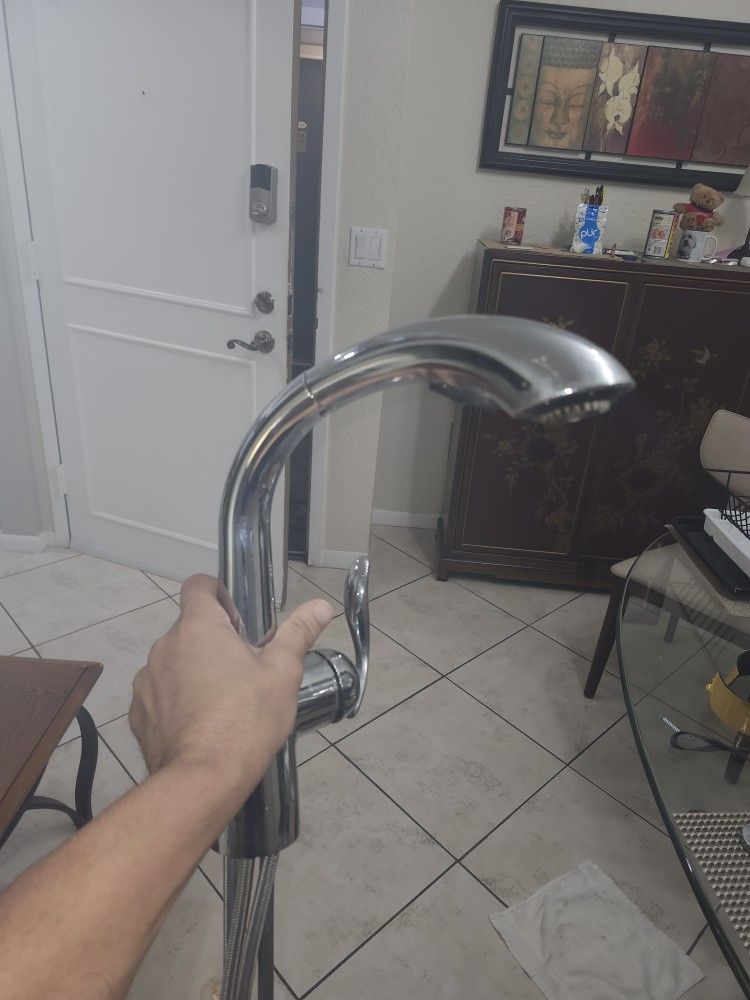 Excellent Condition Moen Kitchen Sink Pull-out Spray Faucet In Chrome $15.-