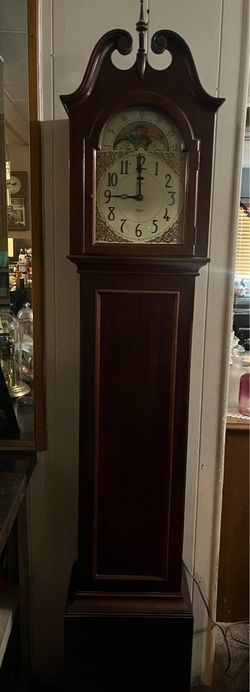 Vintage Grandfather Clock – Westminster Chime – Beautiful Wood Cabinet