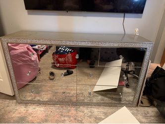 Mirrored dresser