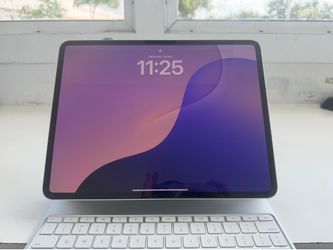 LIKE NEW iPad Pro 13” M4 512GB Cellular