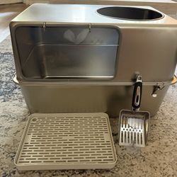 Brand New Stainless steel sandbox with lid, metal closed with high sides