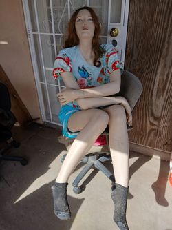 Large Female Mannequin