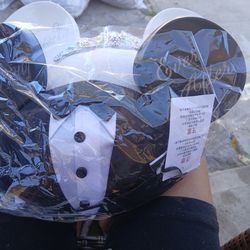 Bride and groom miky and Minnie hats