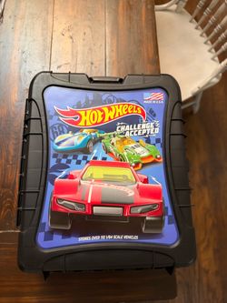 Hot wheels cars and carrying case
