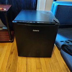 Galanz Mini Fridge 
