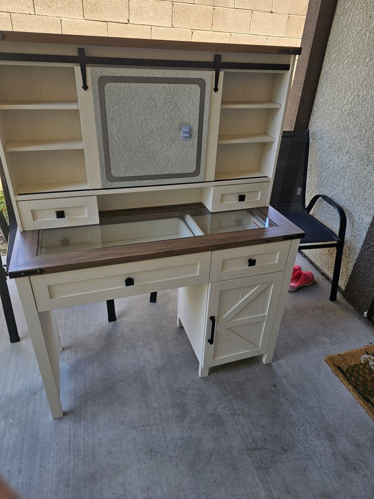 Vanity/Makeup Table