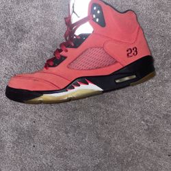 Air Jordan 5’s red Size 10.5