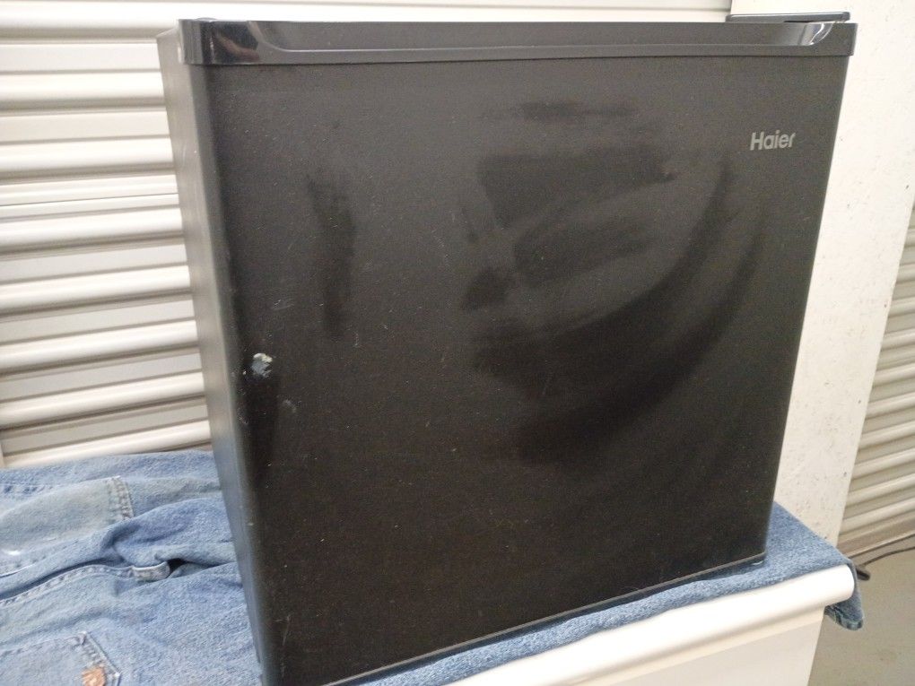Hoiser Mini Refrigerator