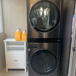 LG Stacked Electric Washer/dryer - Excellent Condition!