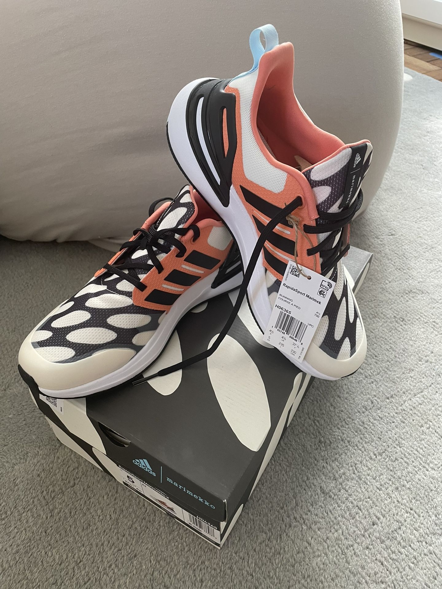 最愛 Adidas Sale for Shoes Designer Joint K Marimekko RapidaSport クレンジング・メイク落とし
