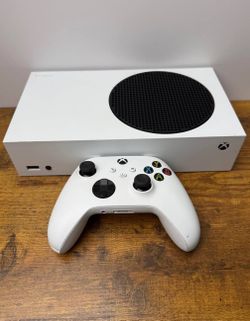 Xbox Series S 512GB Console Bundle – Great Condition