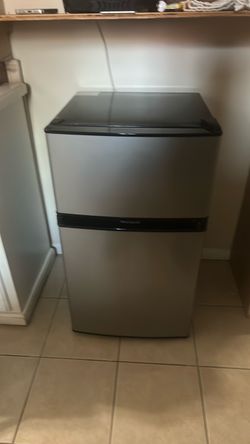 Mini refrigerator