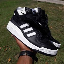 ** ADIDAS ORIGINALS FORUM SNEAKERS/ SIZE 9