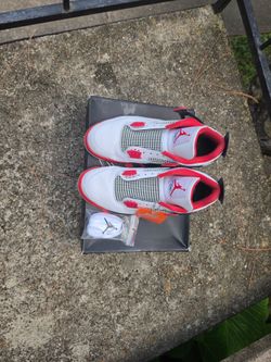 Air Jordan 4 Retro Fire Red Sneakers