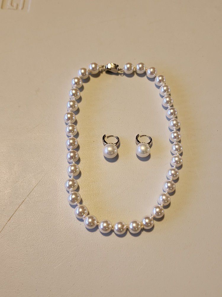STUNNING STERLING SILVER PEARL NECKLACE WITH MATCHING EARRINGS 