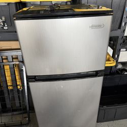 Mini Fridge with freezer
