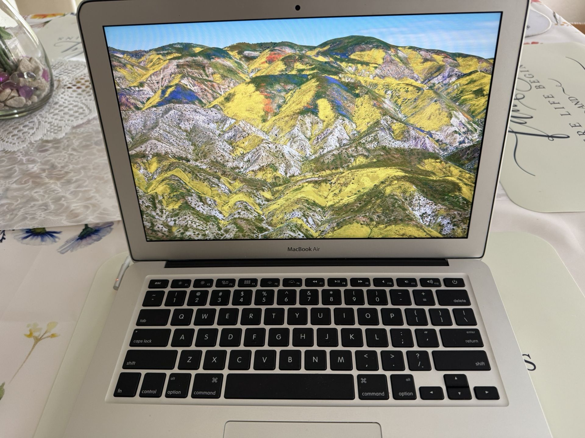Apple MacBook Air 4GB 256GB macOS Sequoia