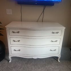 Vintage French Provincial Dresser