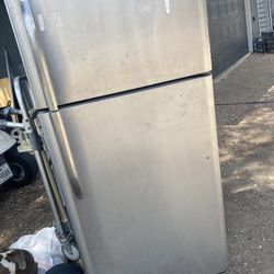 Stainless Steel Refrigerator With Ice Maker 