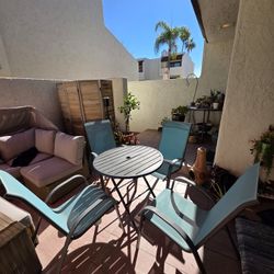 Outdoor Table & Chairs