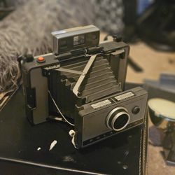Polaroid Automatic 230 Land Camera 