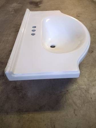 31×13 Pedestal Sink Top White Bowfront sink