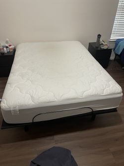 8 Mo. Old Queen Size Selly Mattress And Adjustable Base