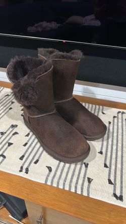 Authentic UGG Bailey Button Boots – Brown – Women’s US Size 6