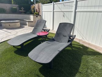 Pool Lounge chairs
