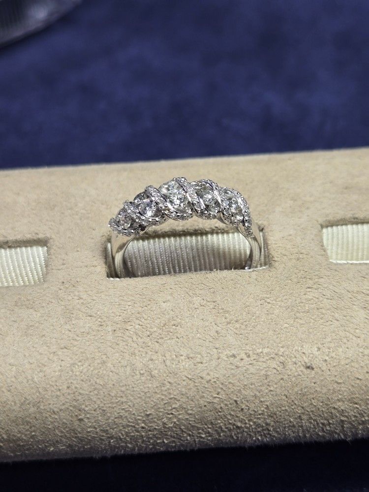 14k White Gold 0.6ctw Diamond Ring