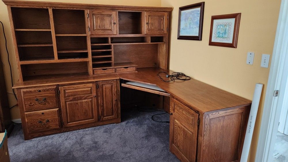Solid Oak Executive Corner Desk With Hutch