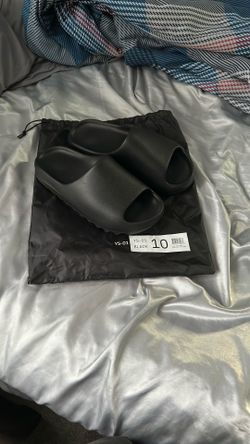 Yeezy slides authentic never worn before(not affiliated with adidas)