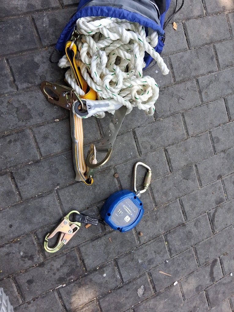 Self Retracting Hoist