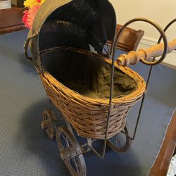 VINTAGE BABY DOLL CARRIAGE 