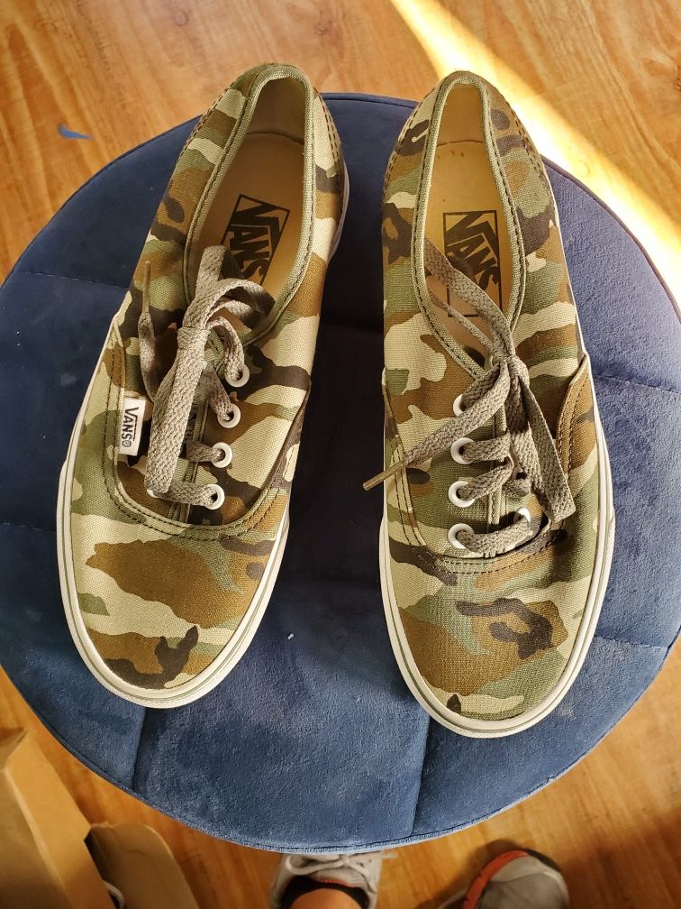 Van's camouflage size 7.5 woman men 6 lightly used
