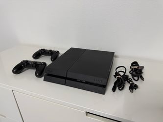 Sony PlayStation 4 Console 2/ controllers