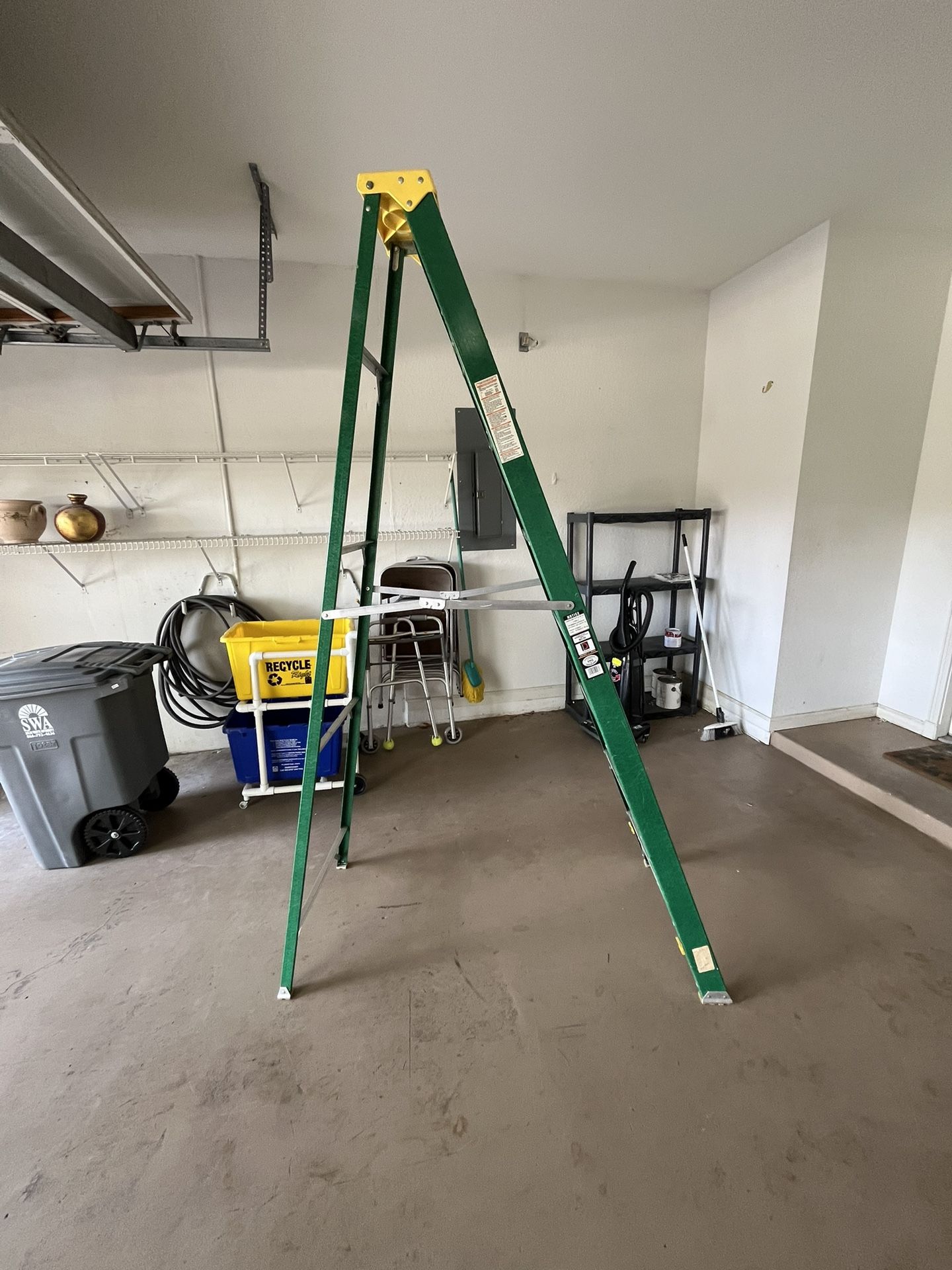 DAVIDSON 8’ FIBERGLASS TYPE II LADDER