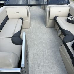 2018 Avalon Tritoon