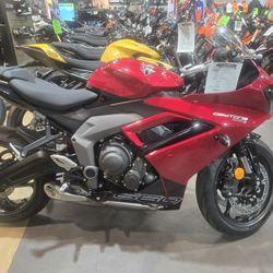 Triumph Daytona 660
