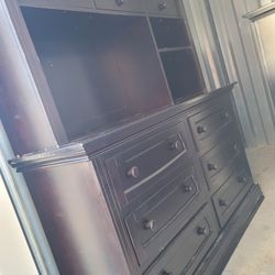 Large Dresser With Hutch 